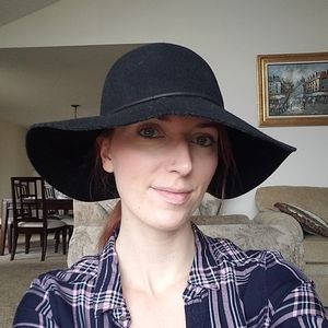 Black floppy hat